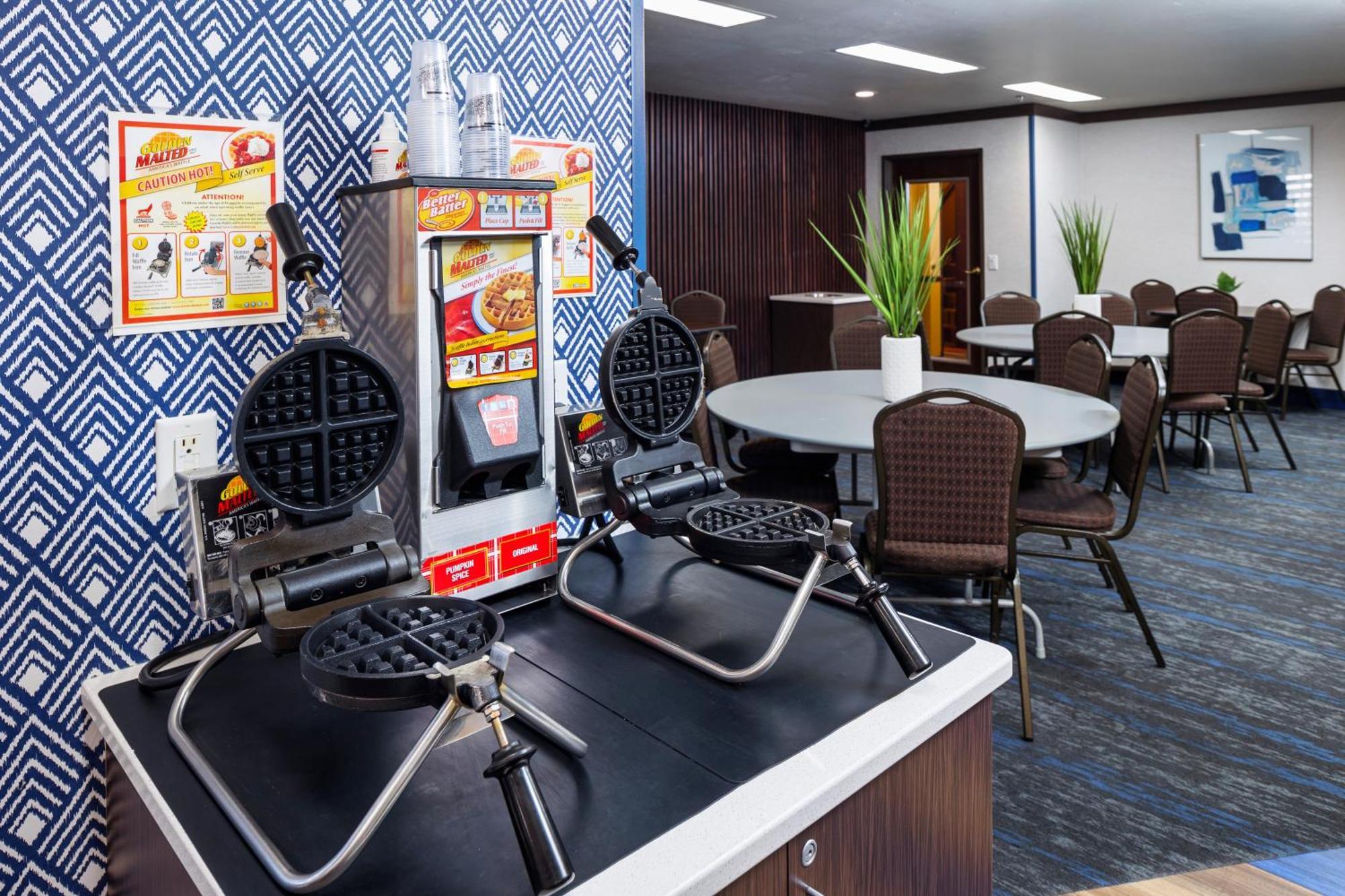 Hotel J Green Bay Bagian luar foto